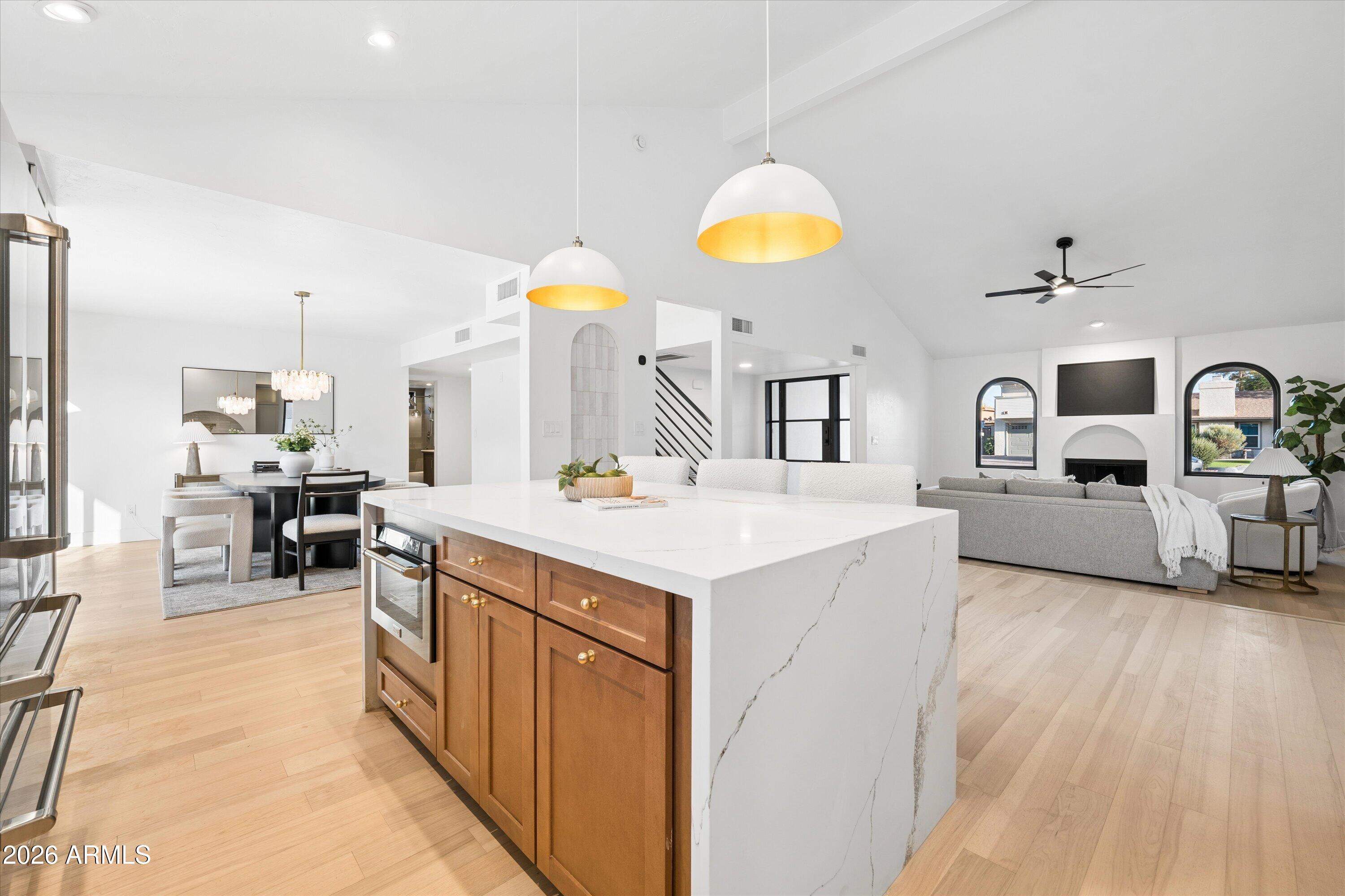 5518 E ROANOKE Avenue