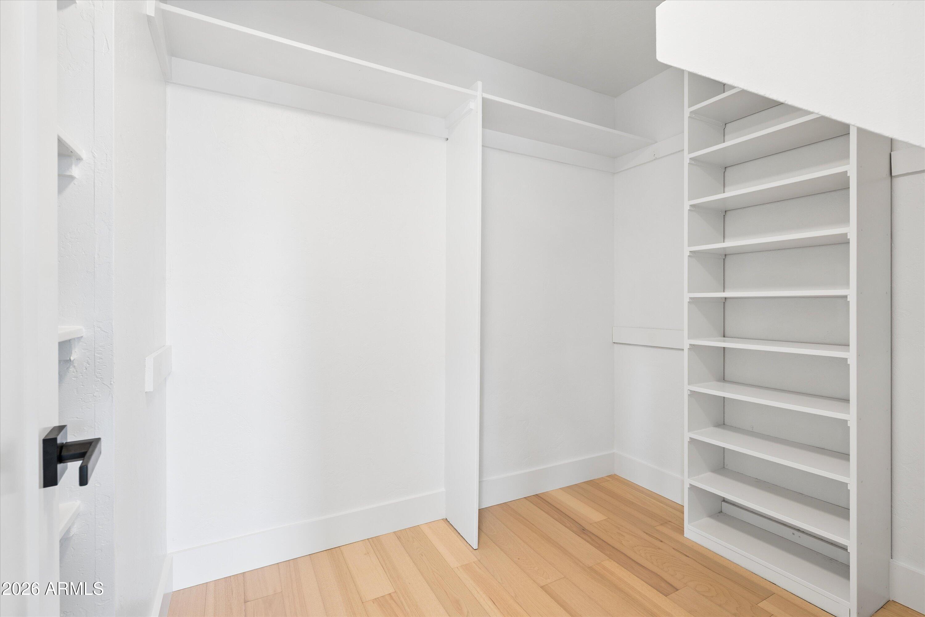 5518 E ROANOKE Avenue