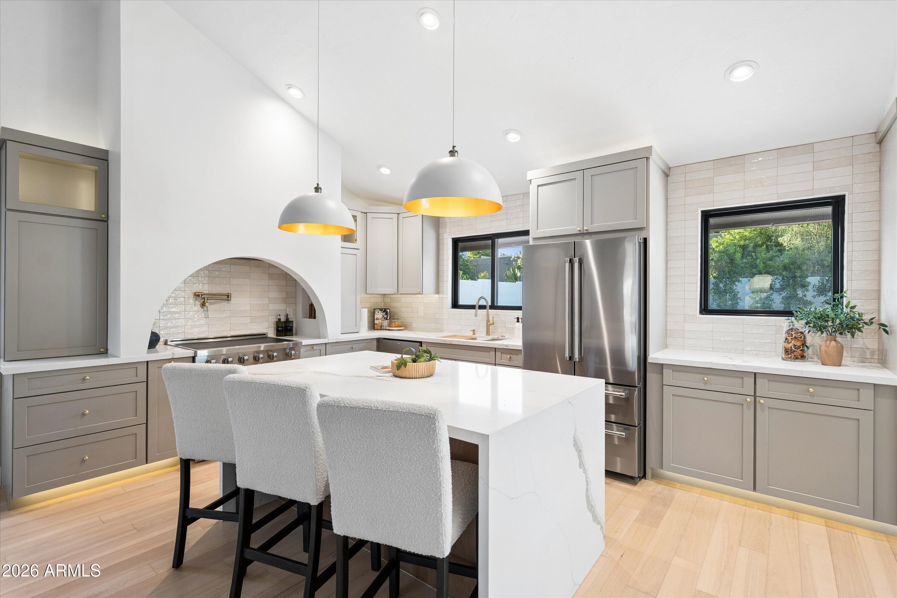 5518 E ROANOKE Avenue