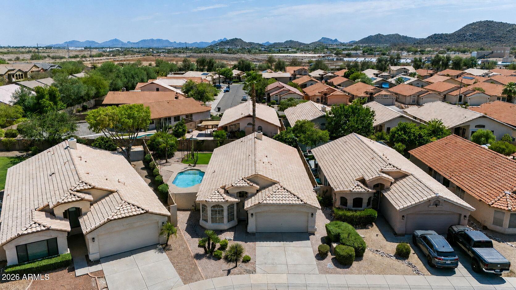 2243 E ROBIN Lane