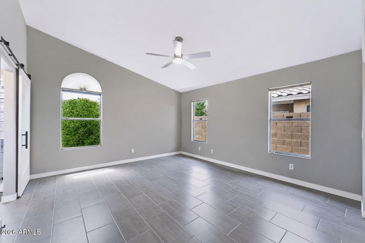 2243 E ROBIN Lane