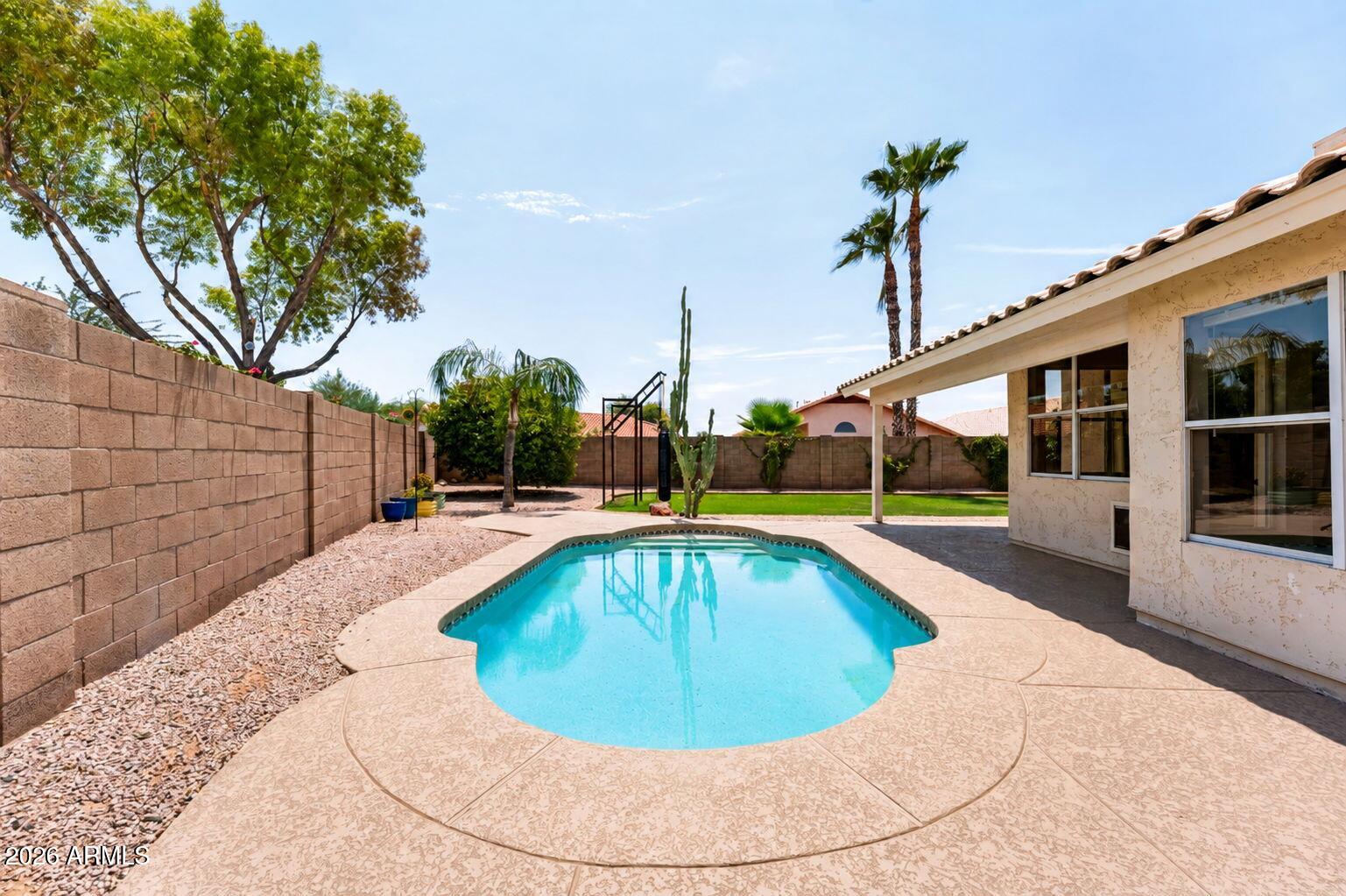 2243 E ROBIN Lane