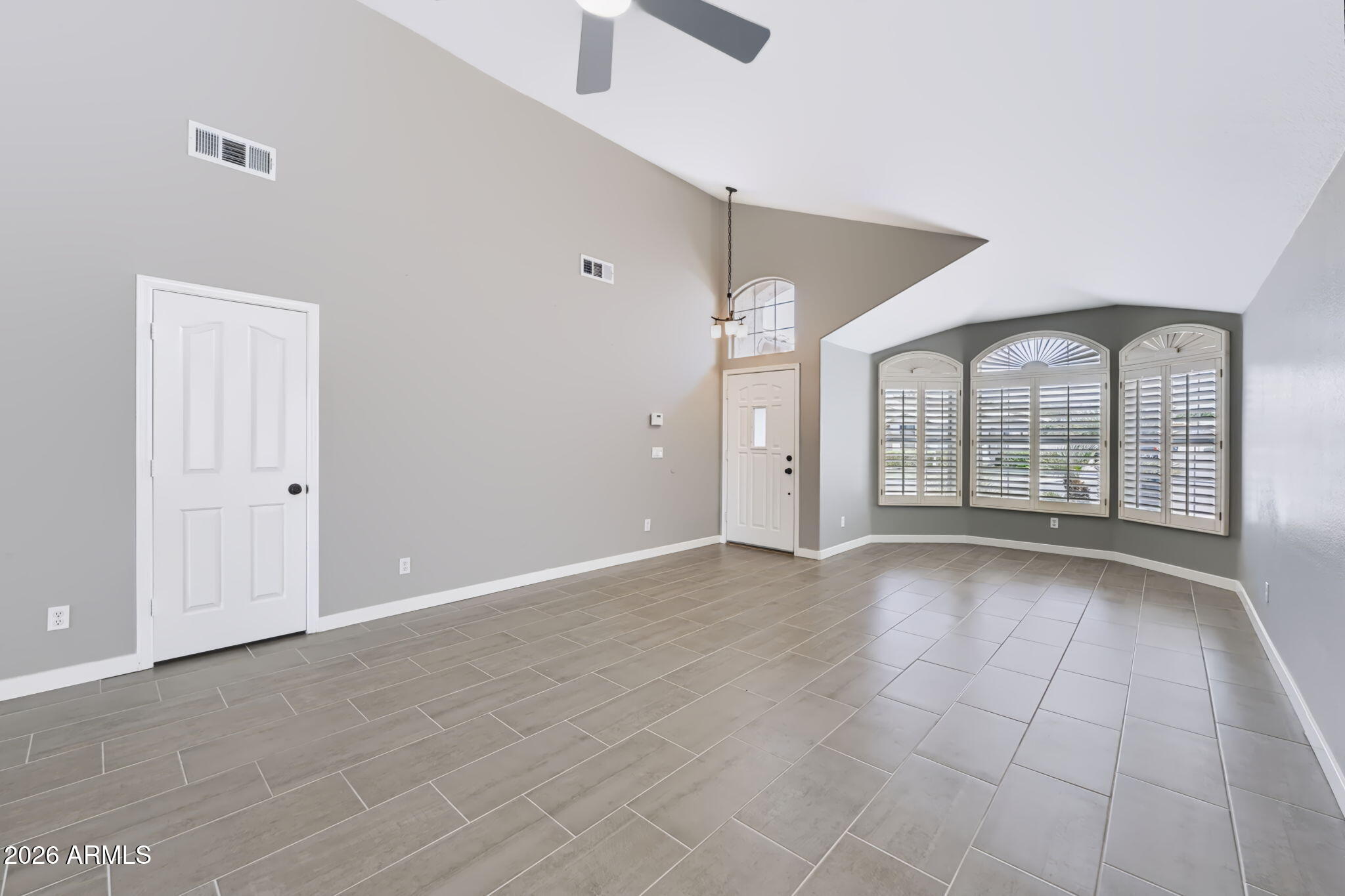 2243 E ROBIN Lane
