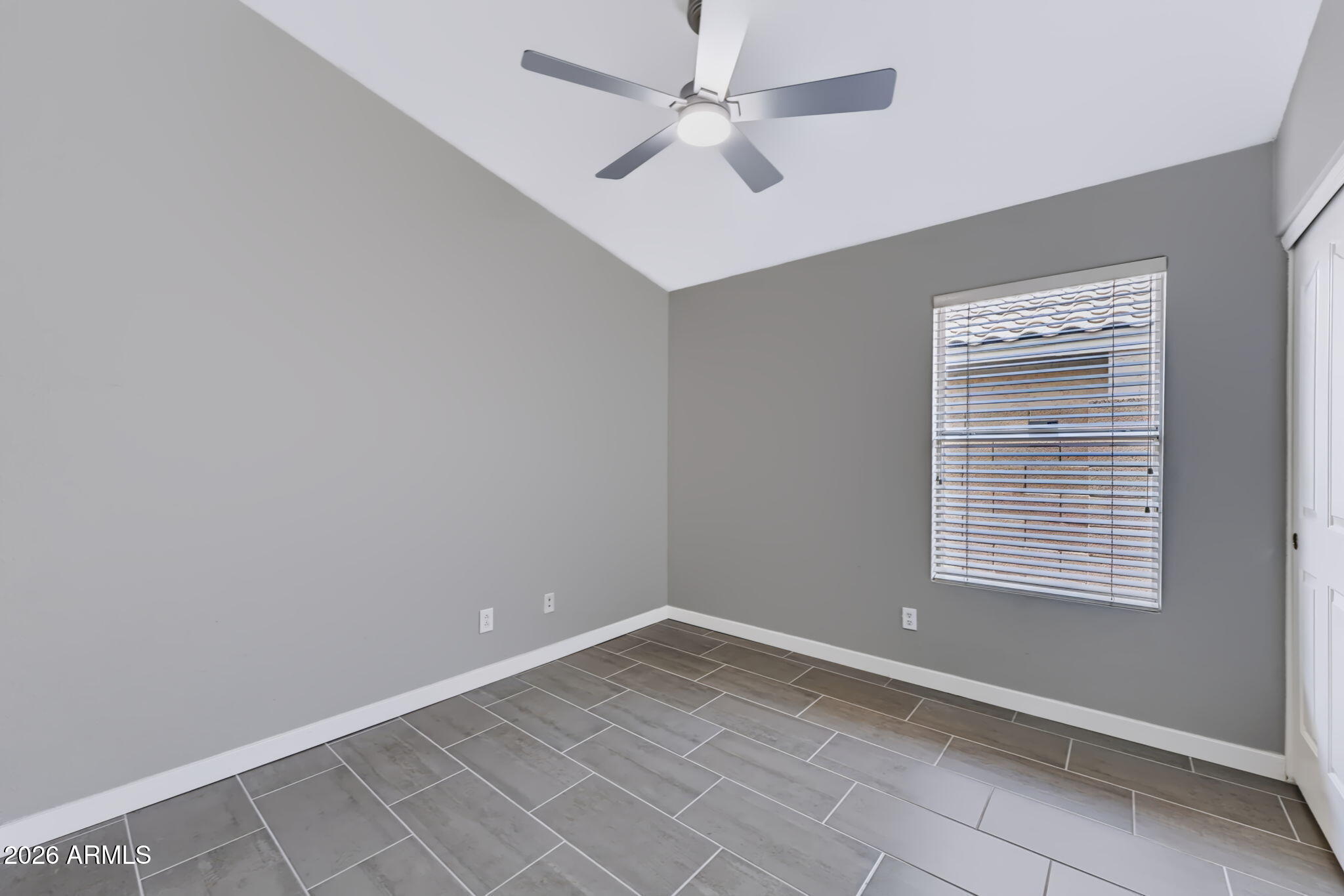 2243 E ROBIN Lane