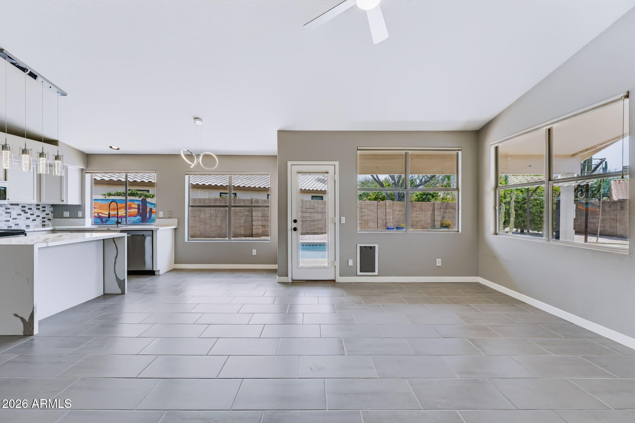 2243 E ROBIN Lane