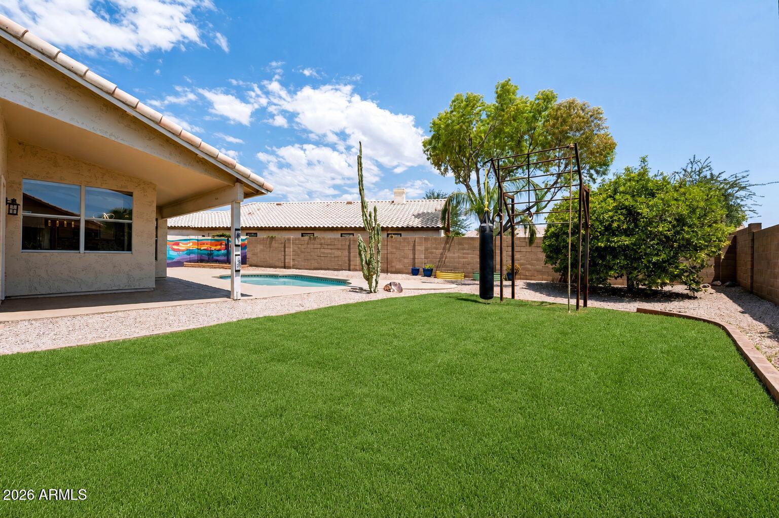 2243 E ROBIN Lane