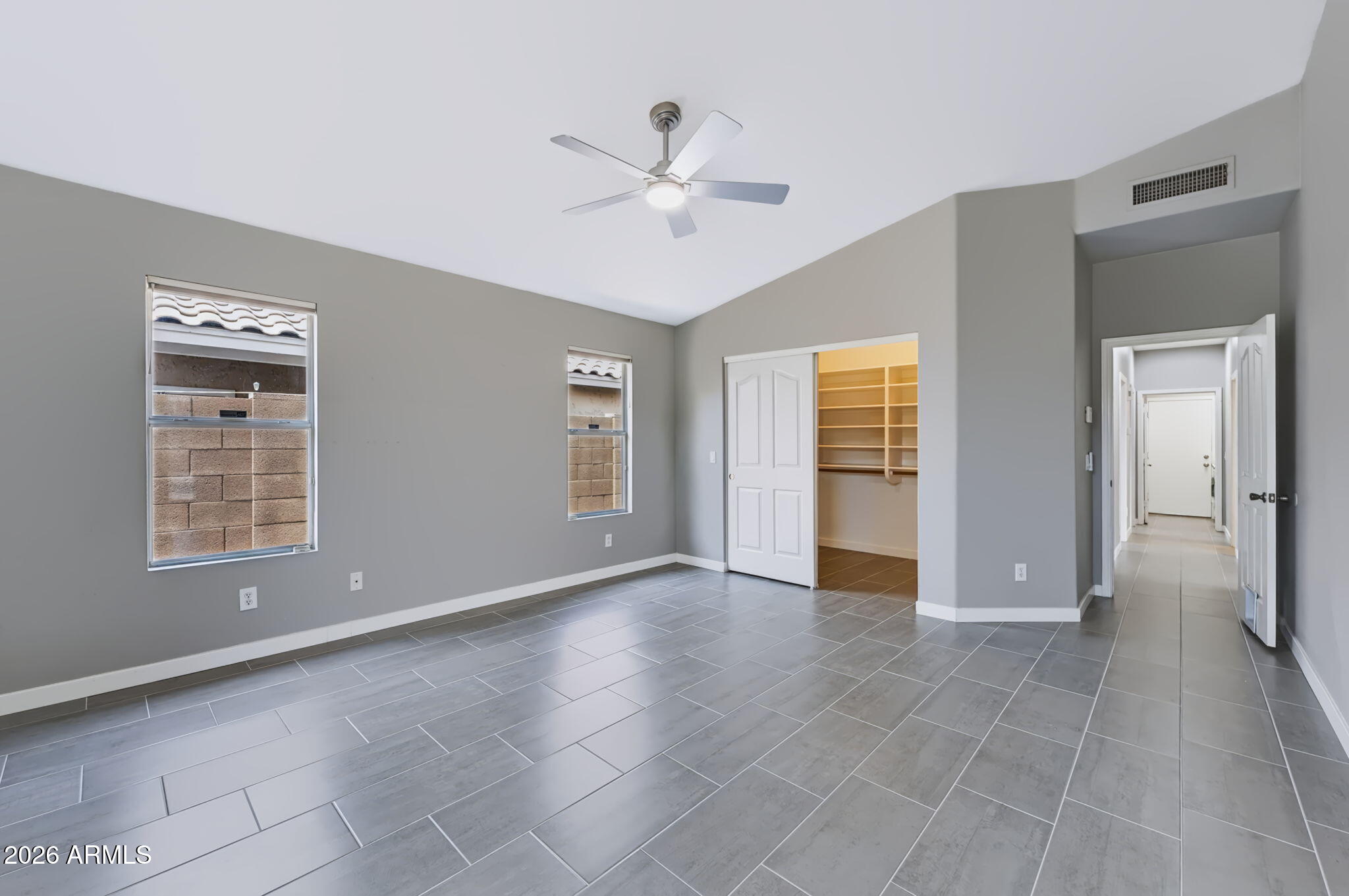 2243 E ROBIN Lane