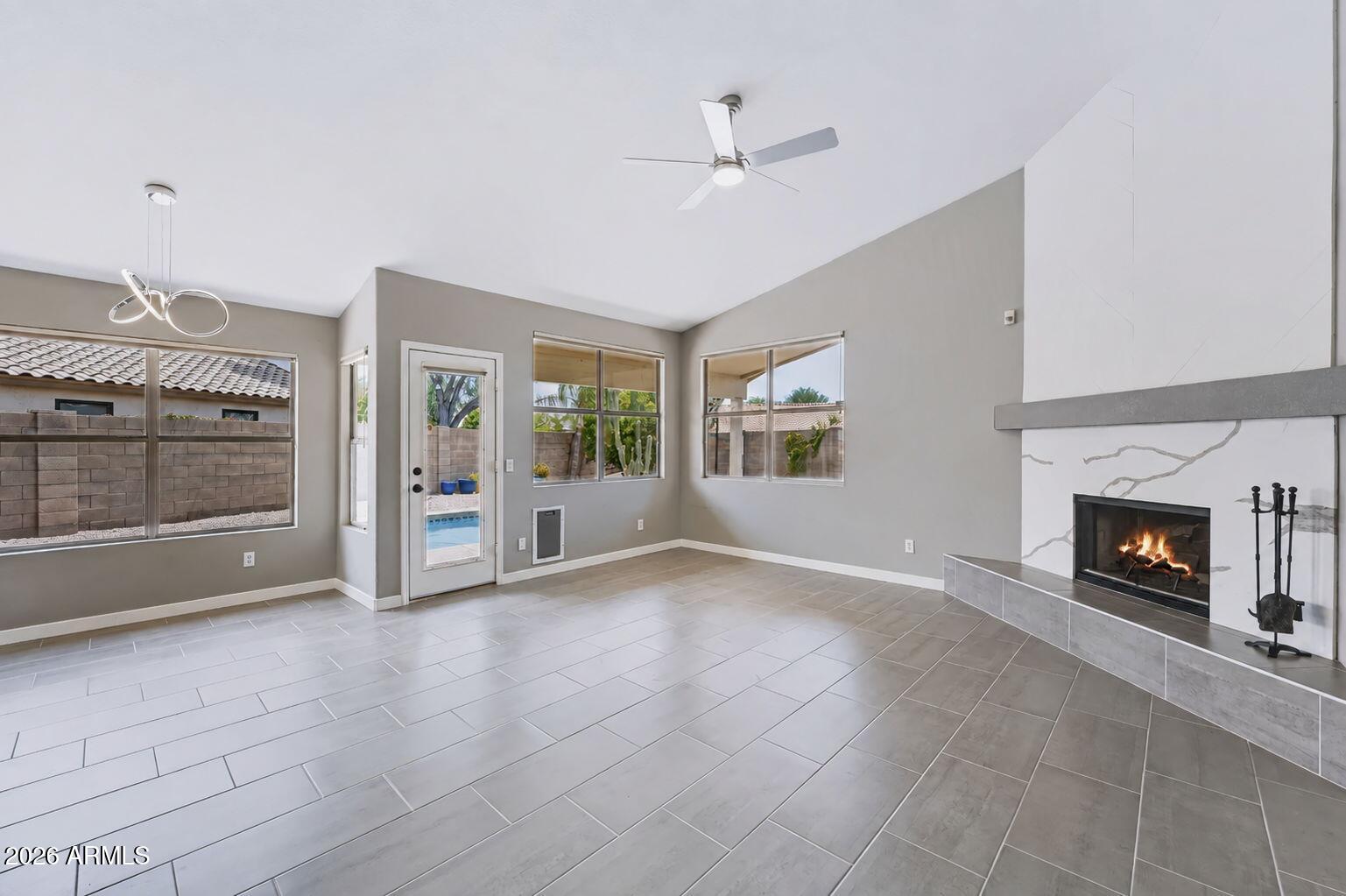 2243 E ROBIN Lane