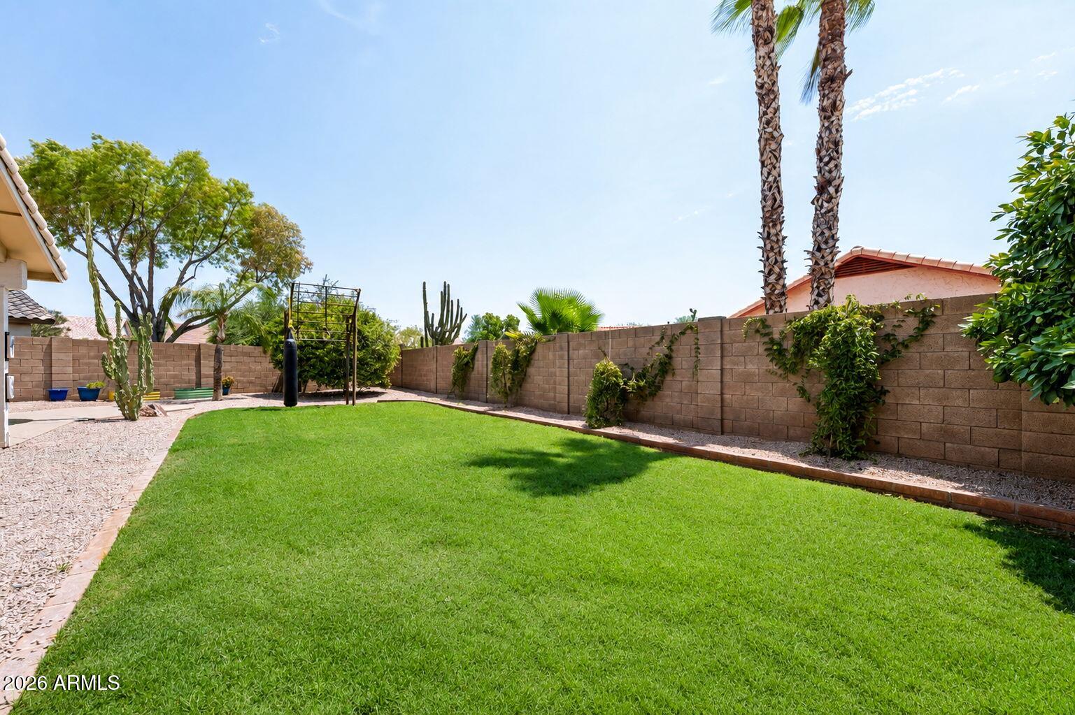 2243 E ROBIN Lane