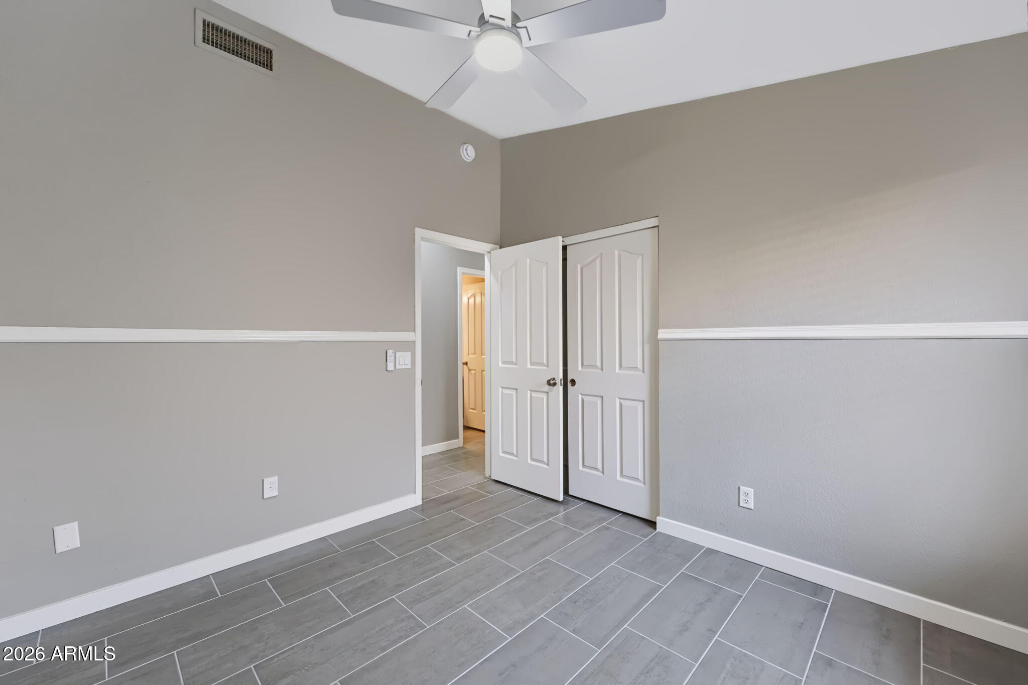 2243 E ROBIN Lane