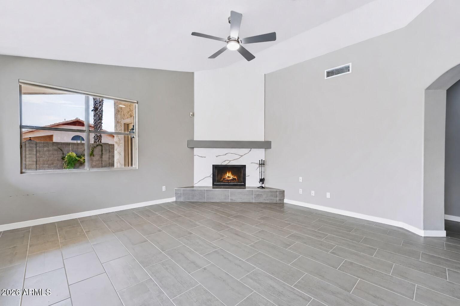 2243 E ROBIN Lane