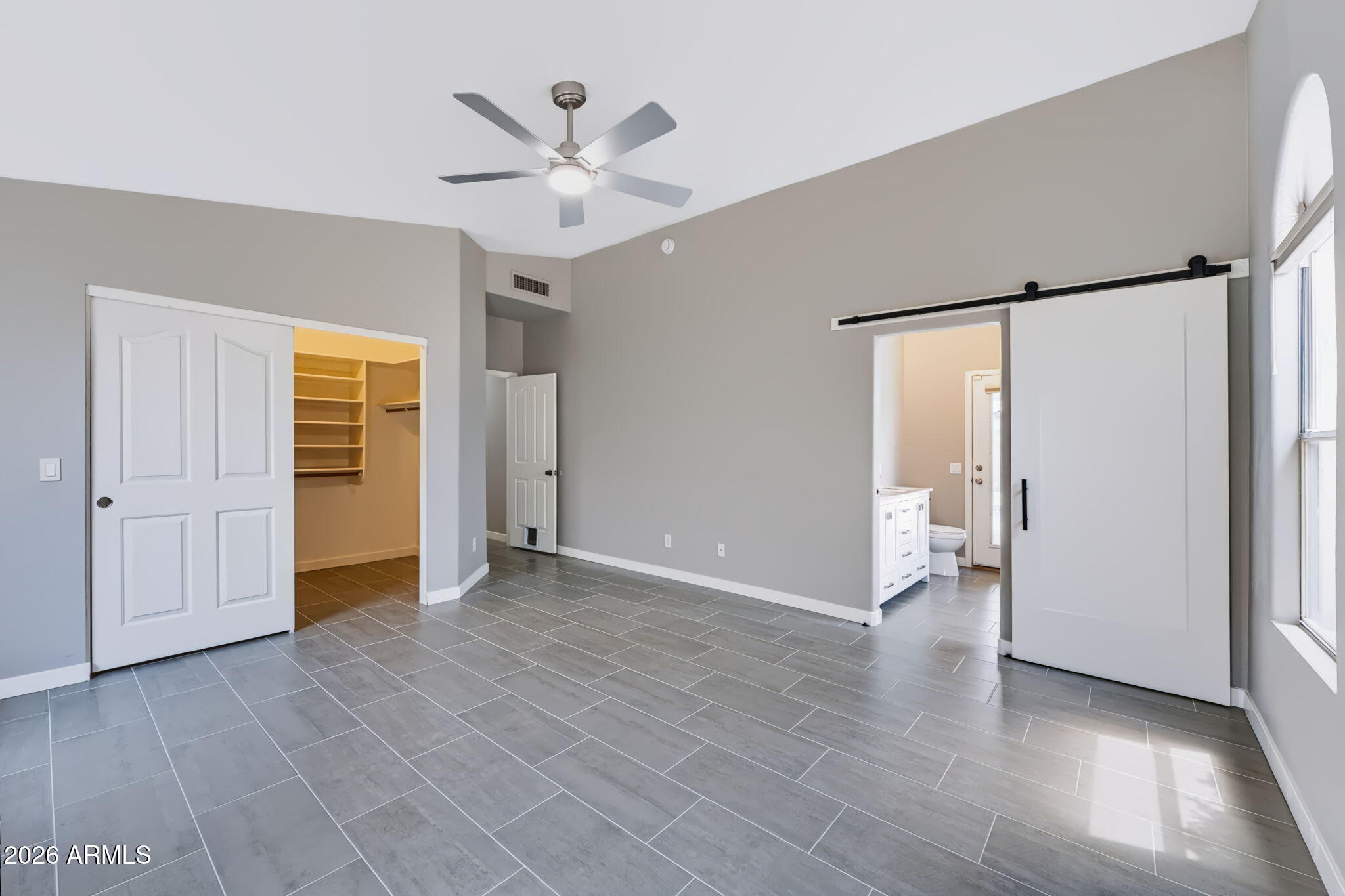 2243 E ROBIN Lane