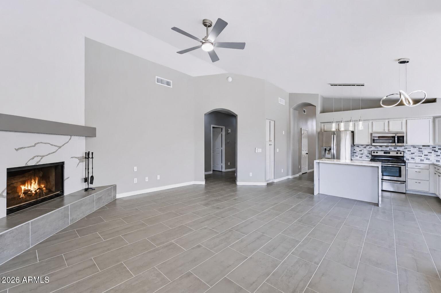 2243 E ROBIN Lane