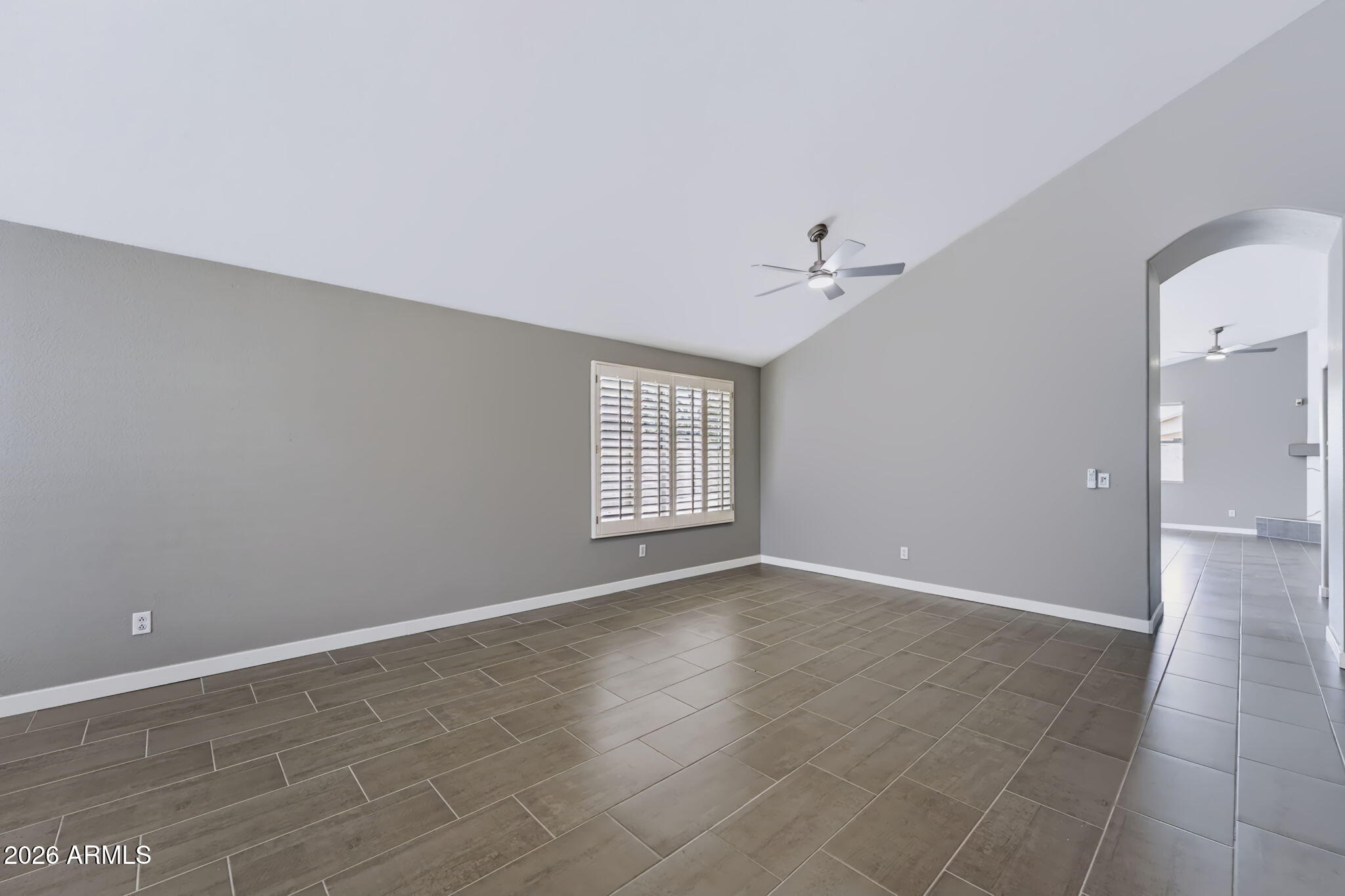 2243 E ROBIN Lane