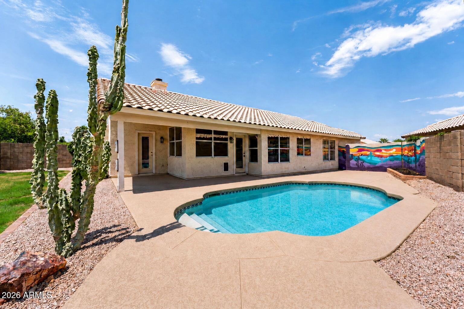 2243 E ROBIN Lane