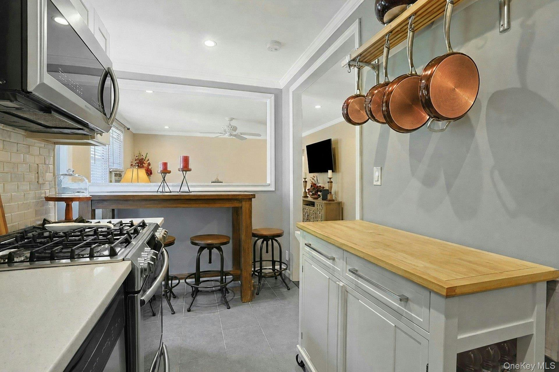 15 Bryant Crescent Unit: 2G