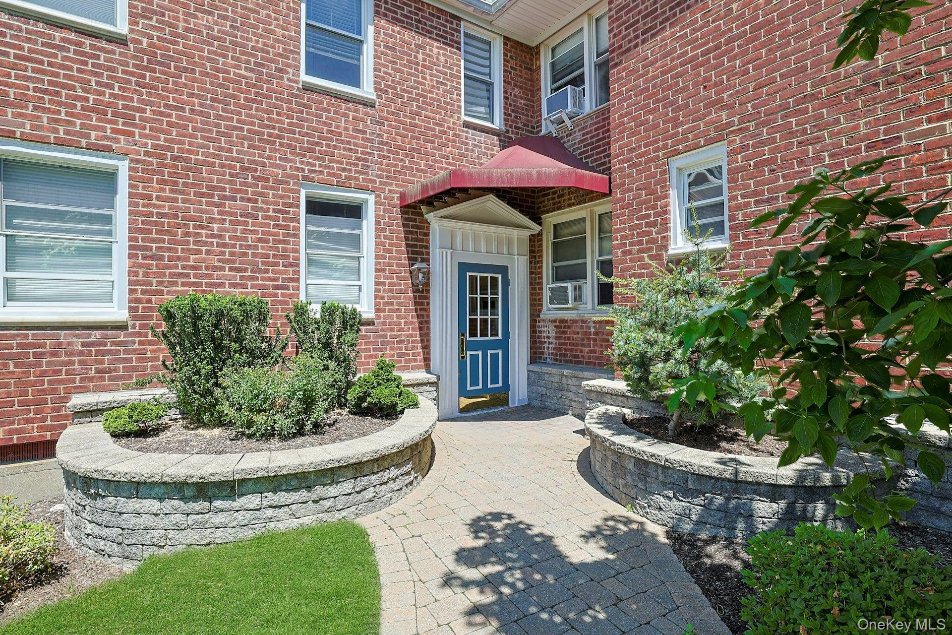15 Bryant Crescent Unit: 2G