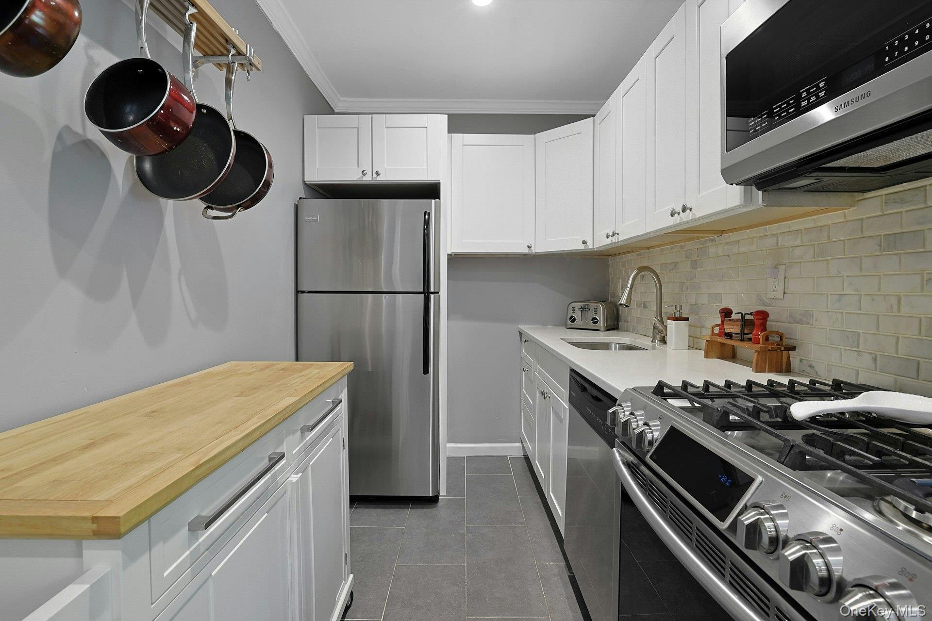 15 Bryant Crescent Unit: 2G