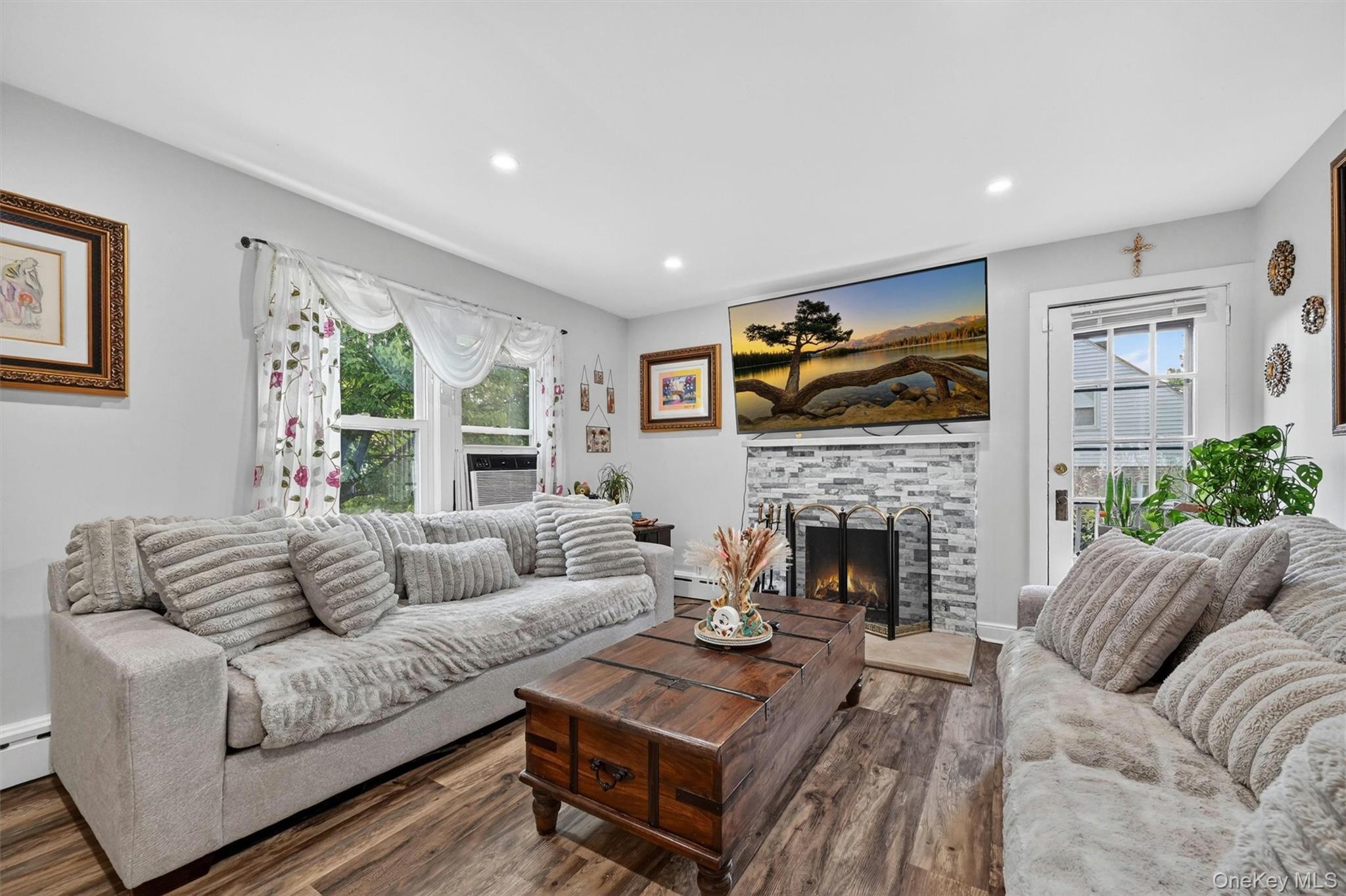 239 Leslie Avenue