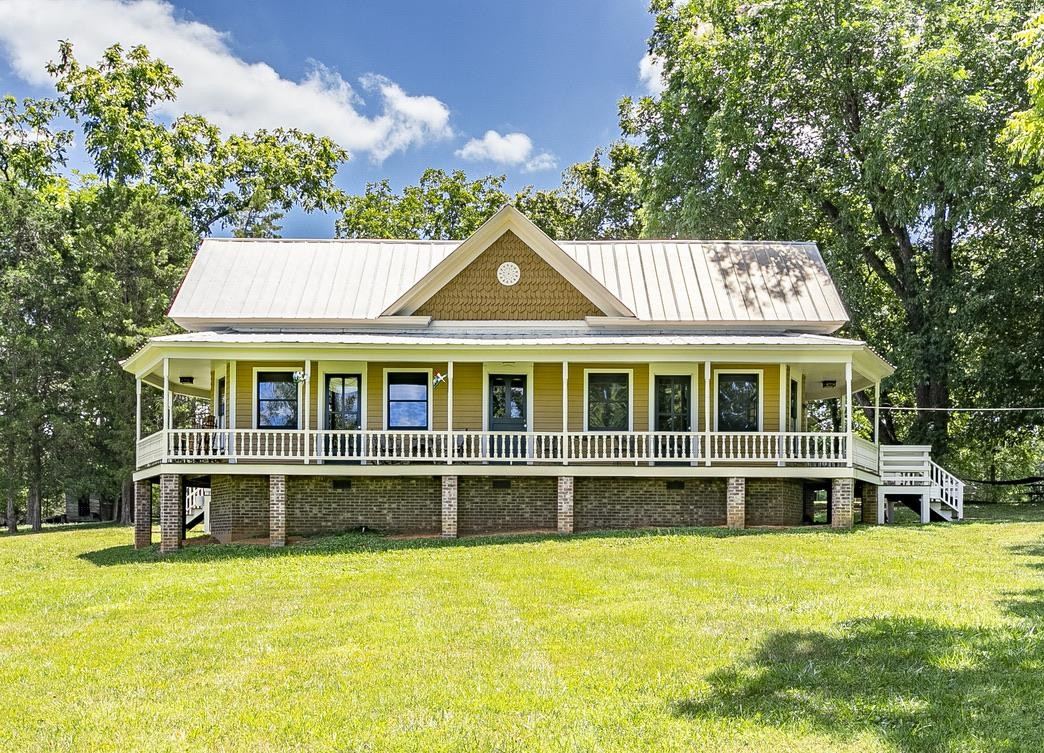 228 Holt Road