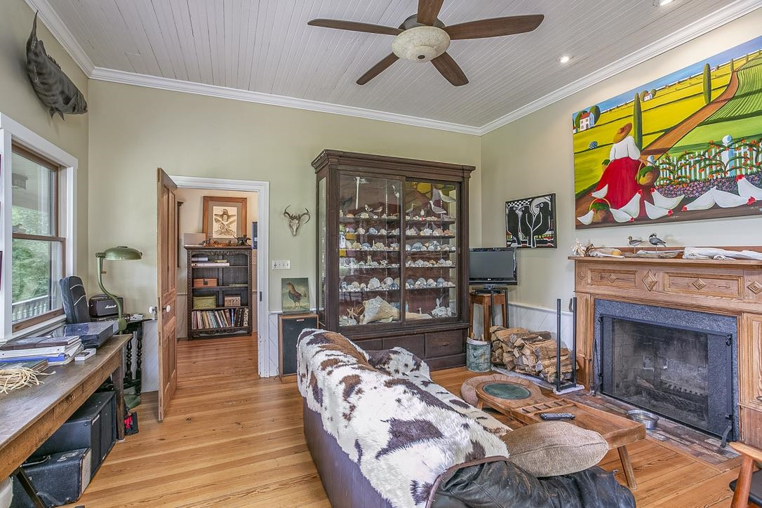 228 Holt Road