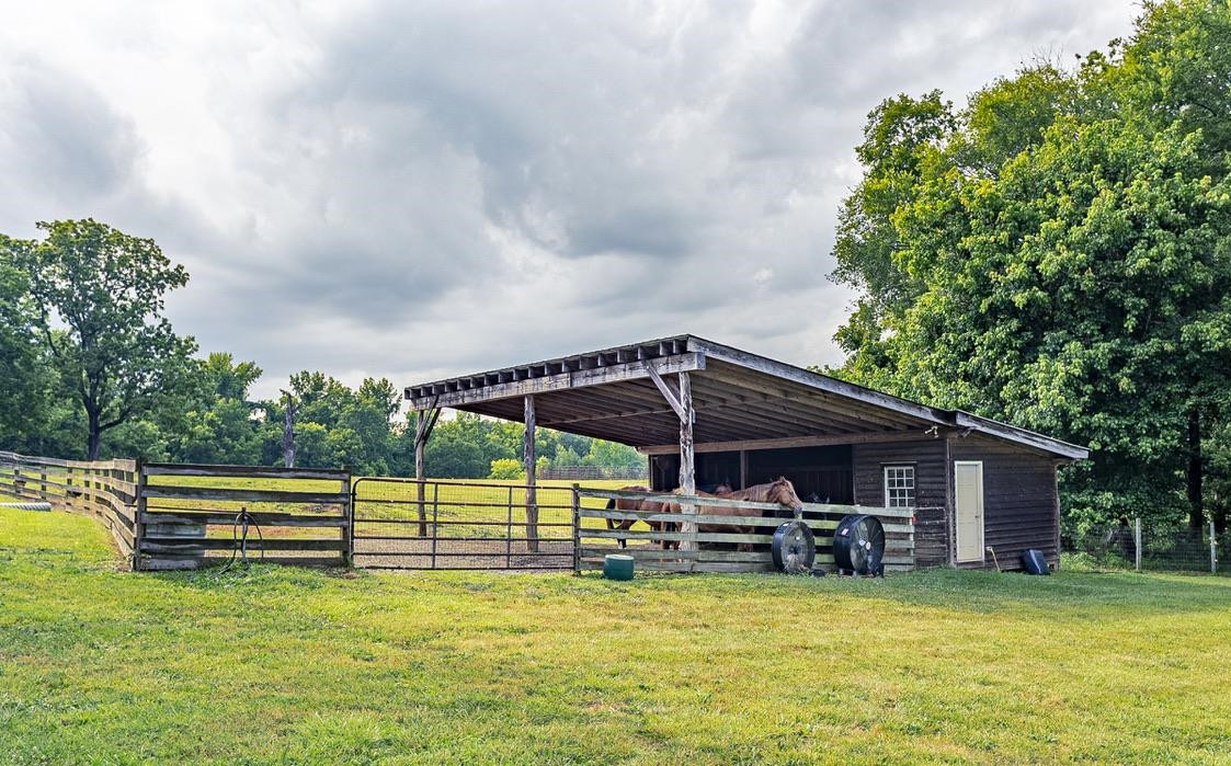 228 Holt Road