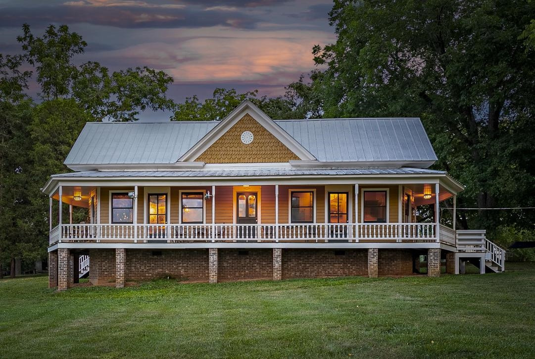 228 Holt Road