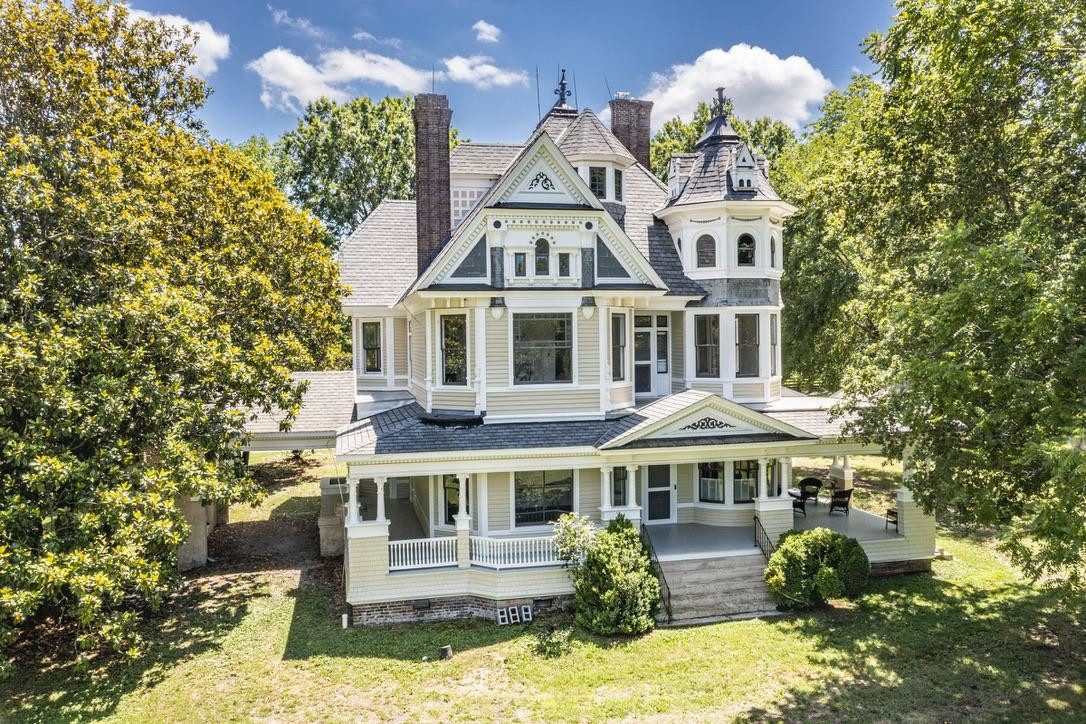 228 Holt Road