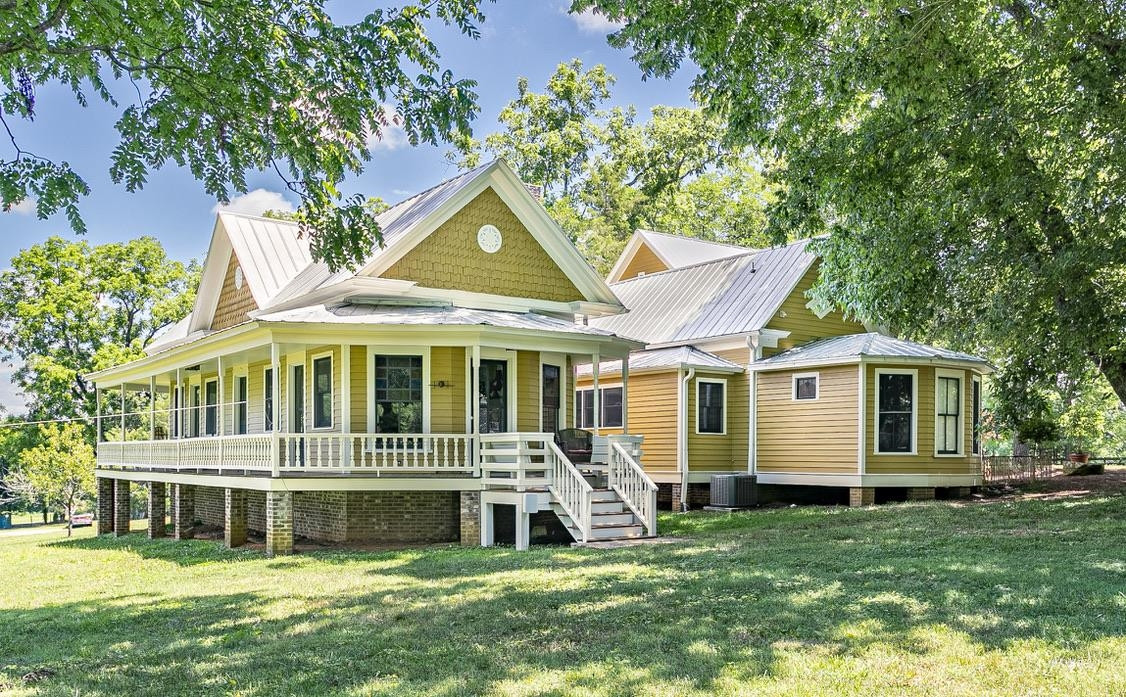 228 Holt Road