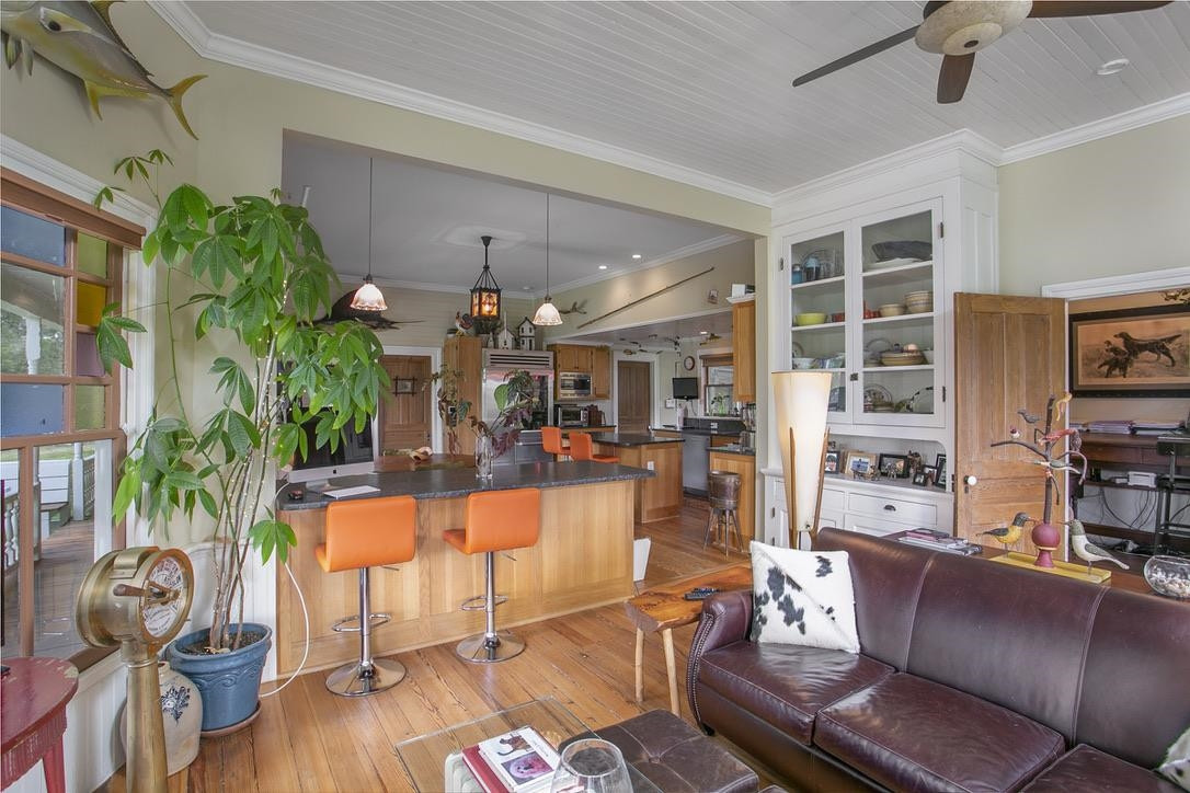 228 Holt Road