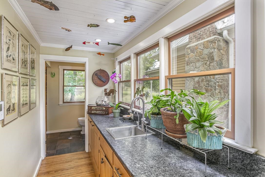 228 Holt Road