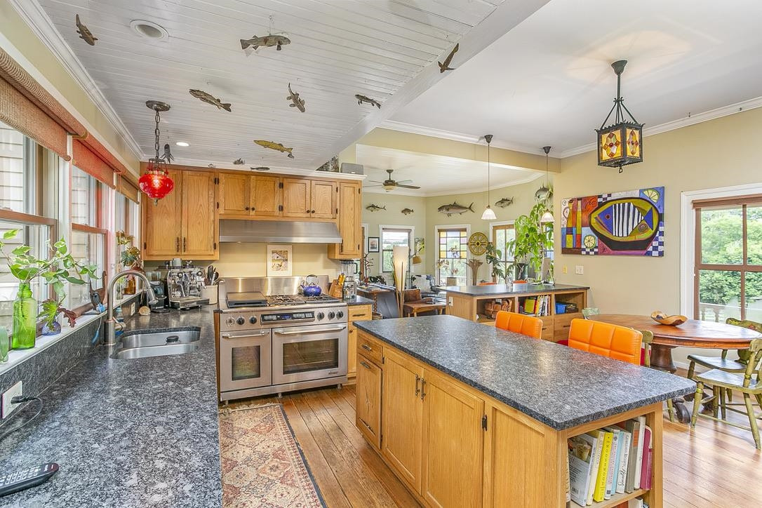228 Holt Road
