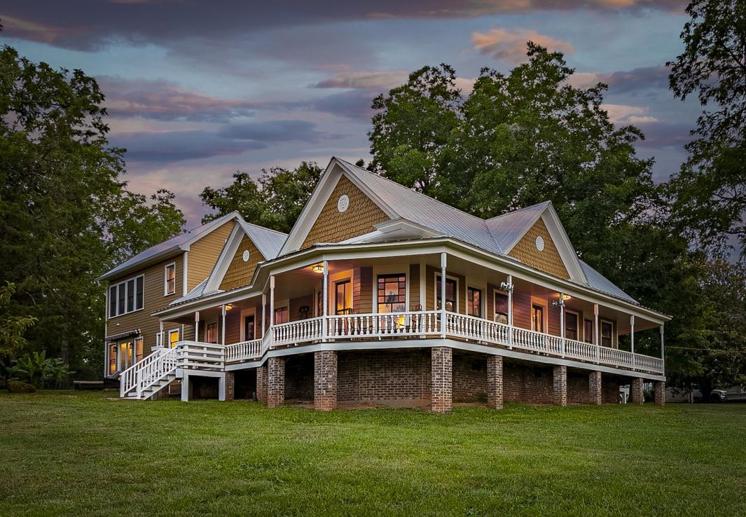 228 Holt Road