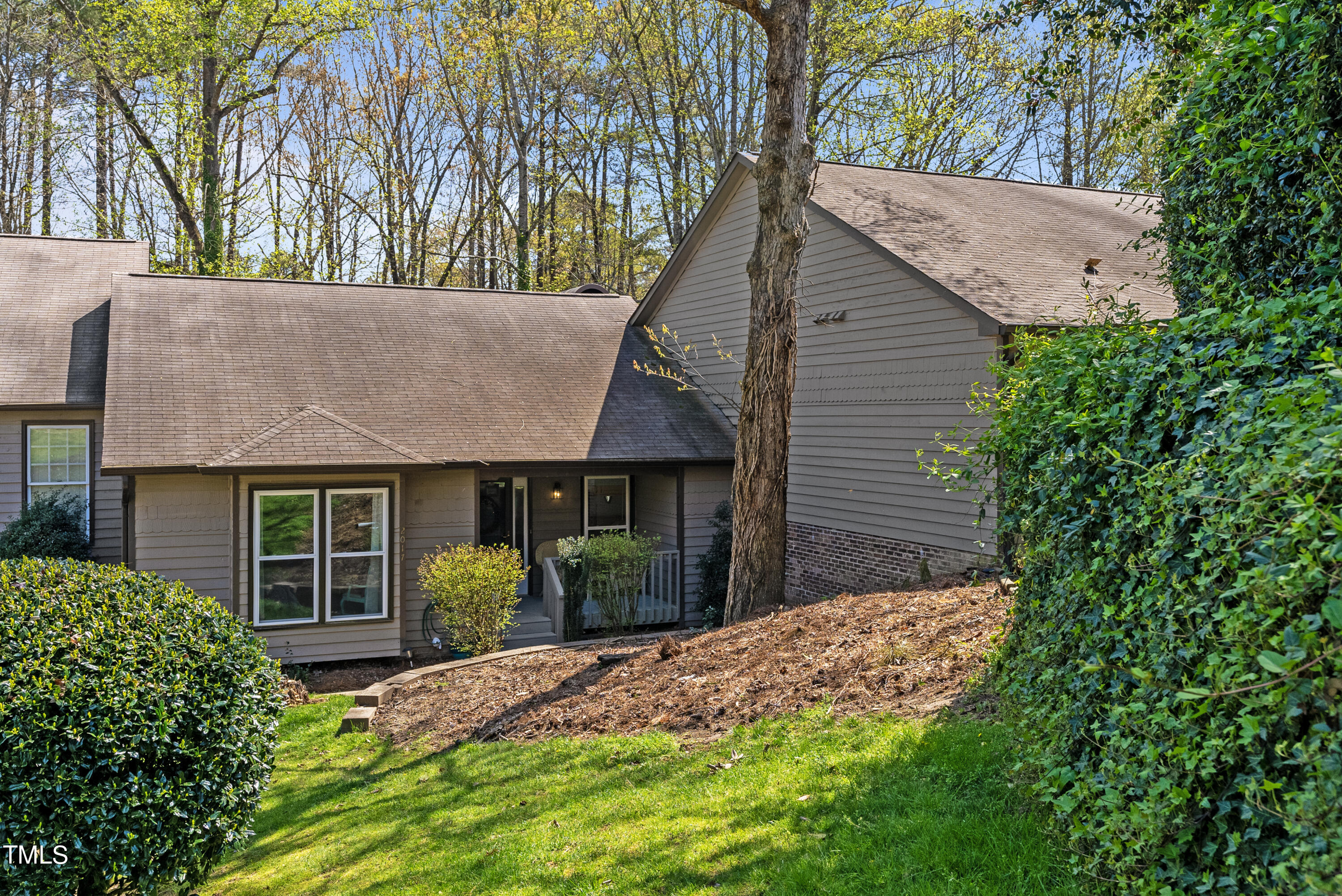 2017 Willow Hill Lane