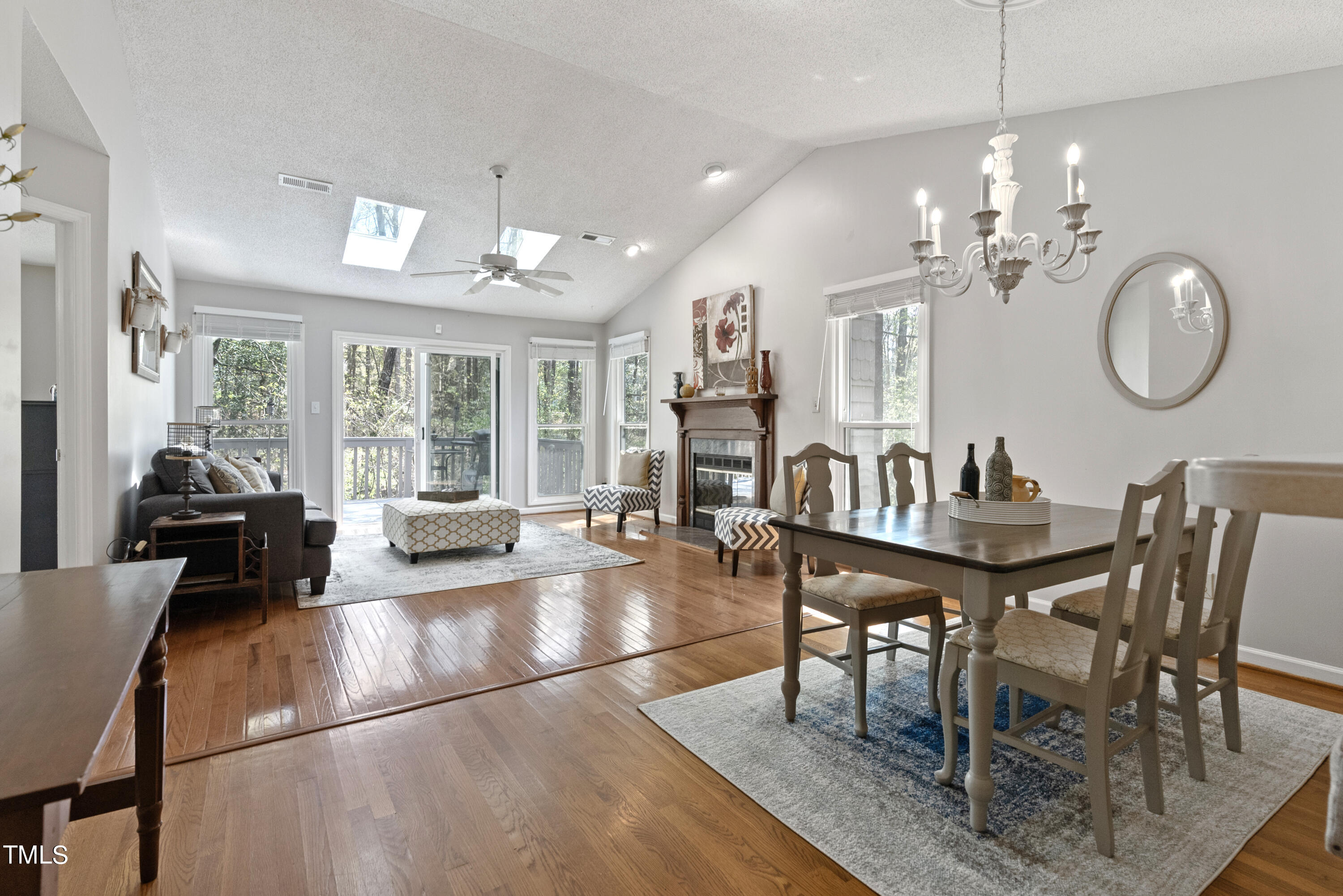 2017 Willow Hill Lane