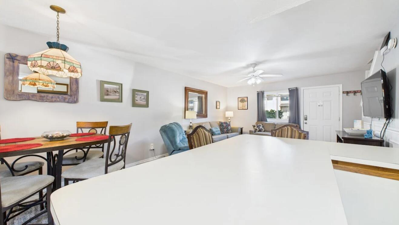 132 W Leslie Lane