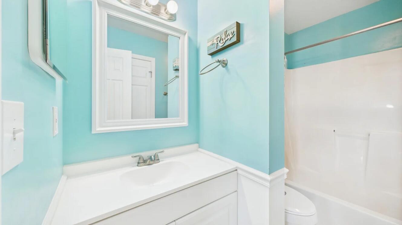 132 W Leslie Lane