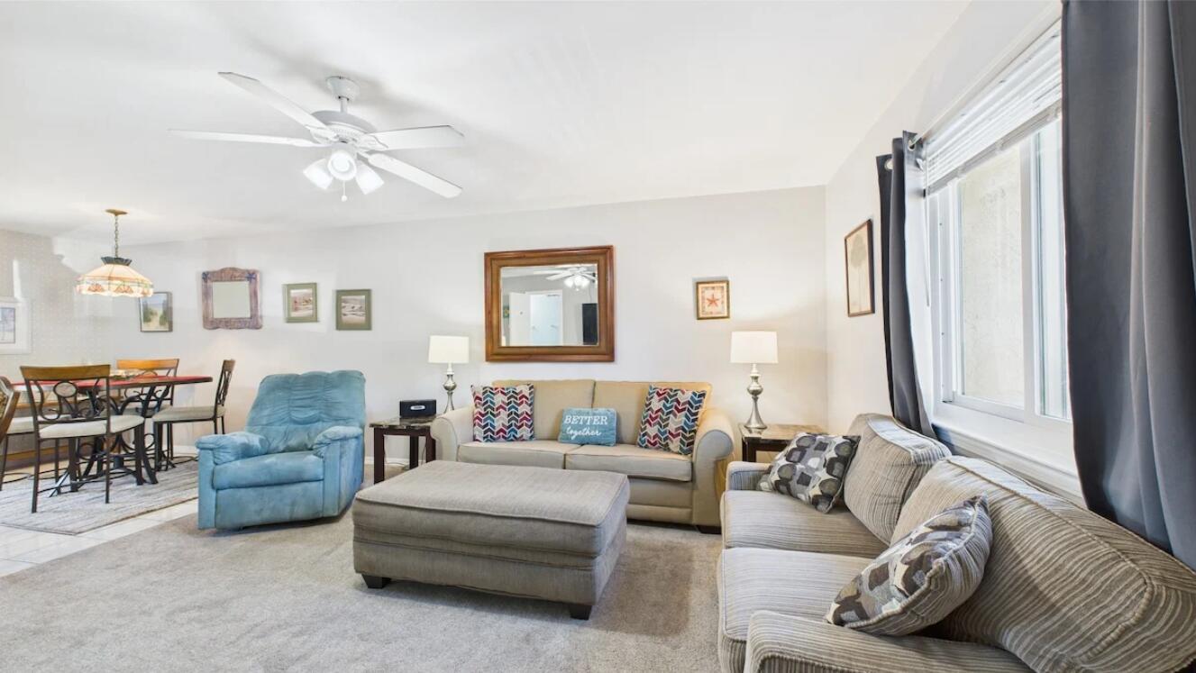132 W Leslie Lane