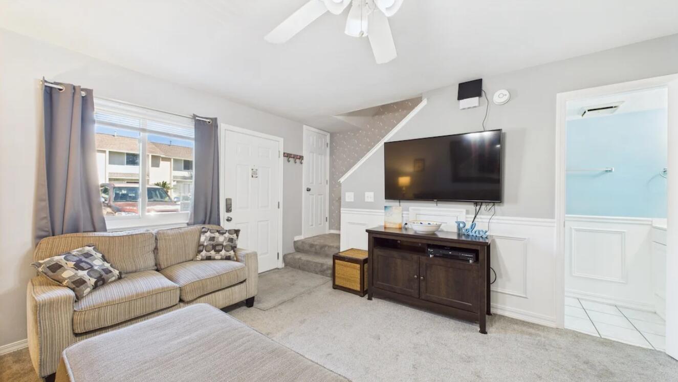 132 W Leslie Lane