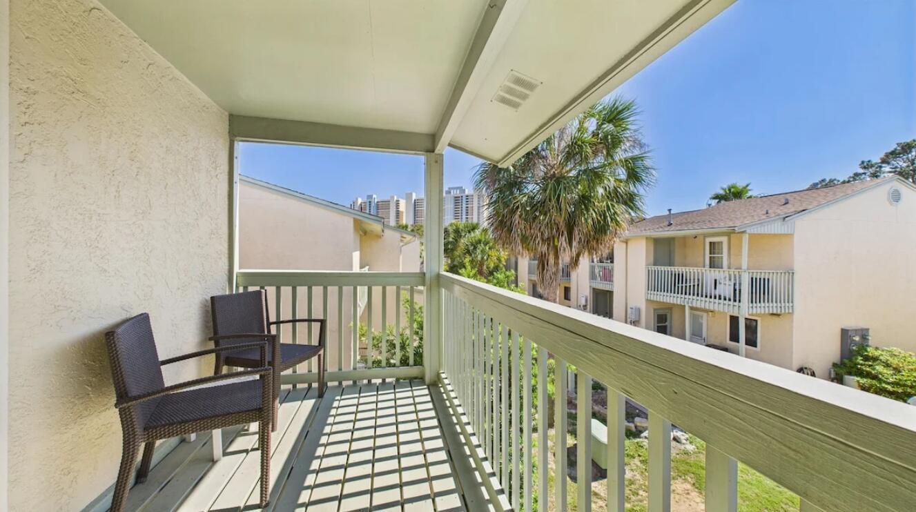 132 W Leslie Lane