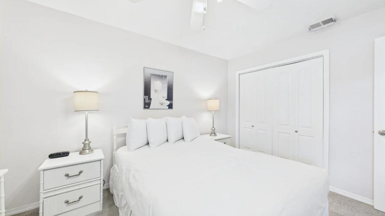 132 W Leslie Lane