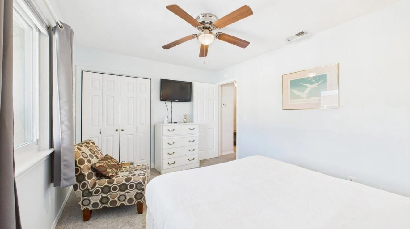 132 W Leslie Lane