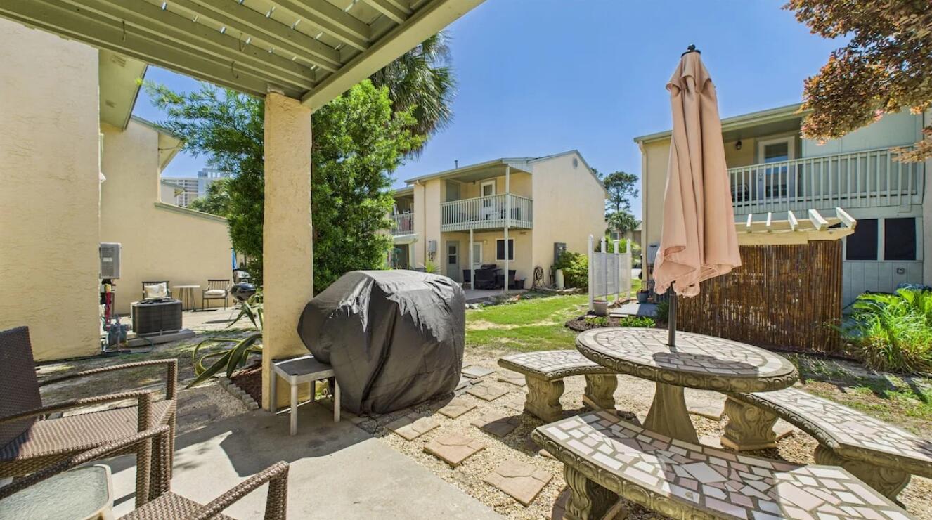 132 W Leslie Lane