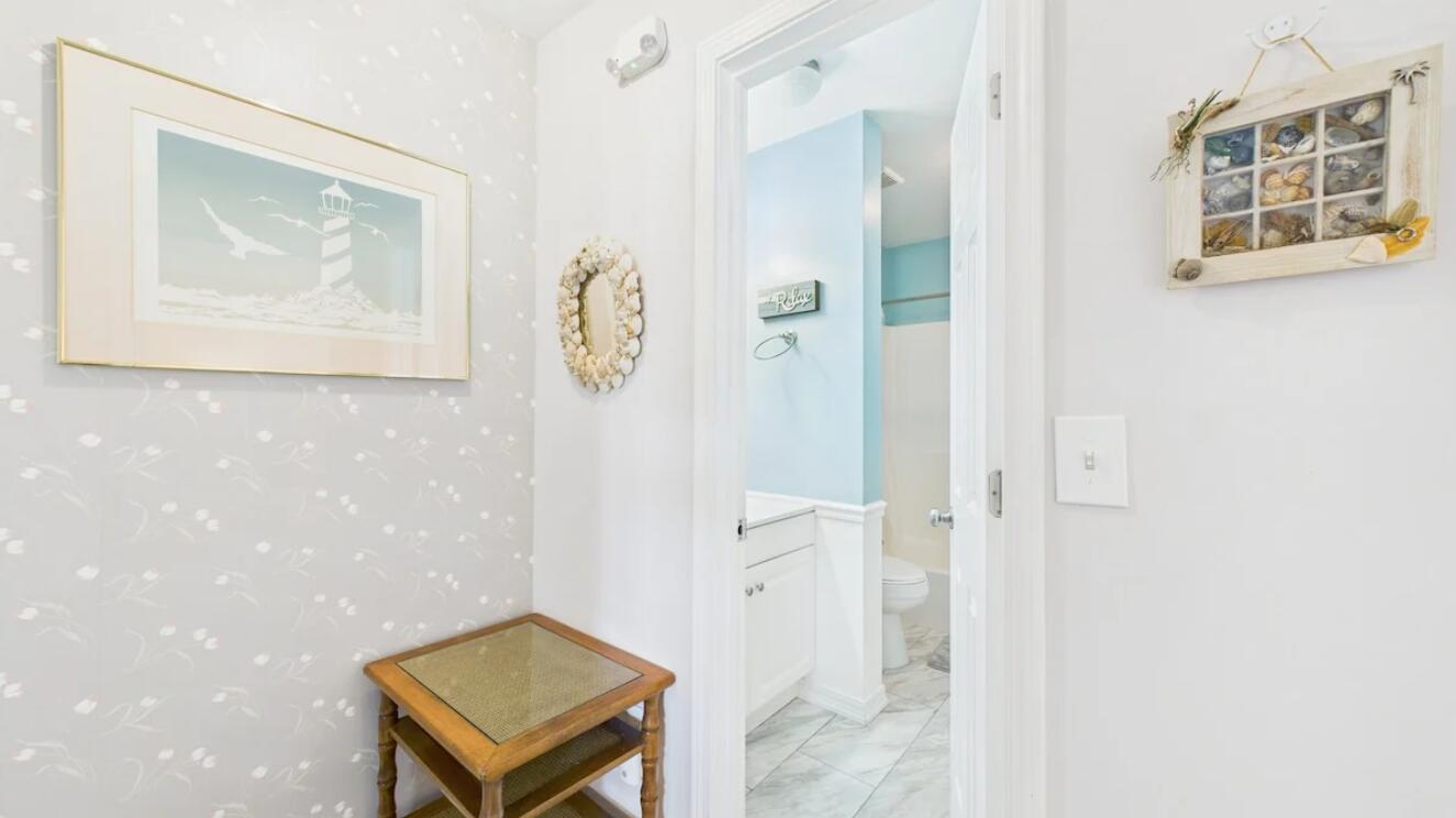 132 W Leslie Lane