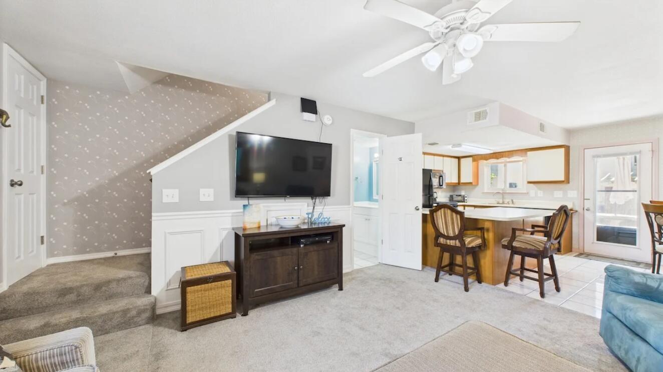 132 W Leslie Lane