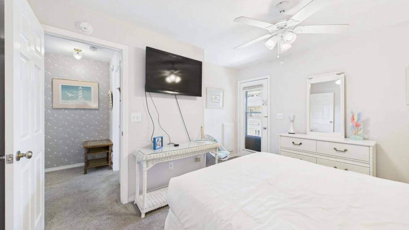132 W Leslie Lane