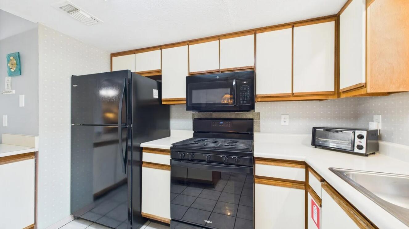 132 W Leslie Lane
