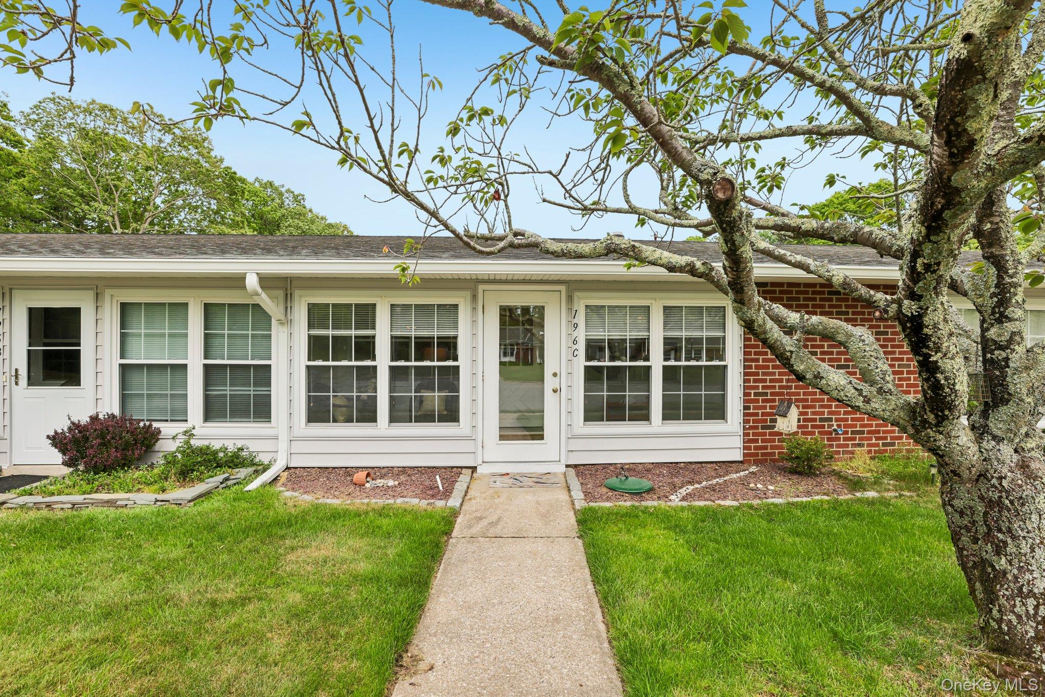 196 Newcastle Court Unit: C