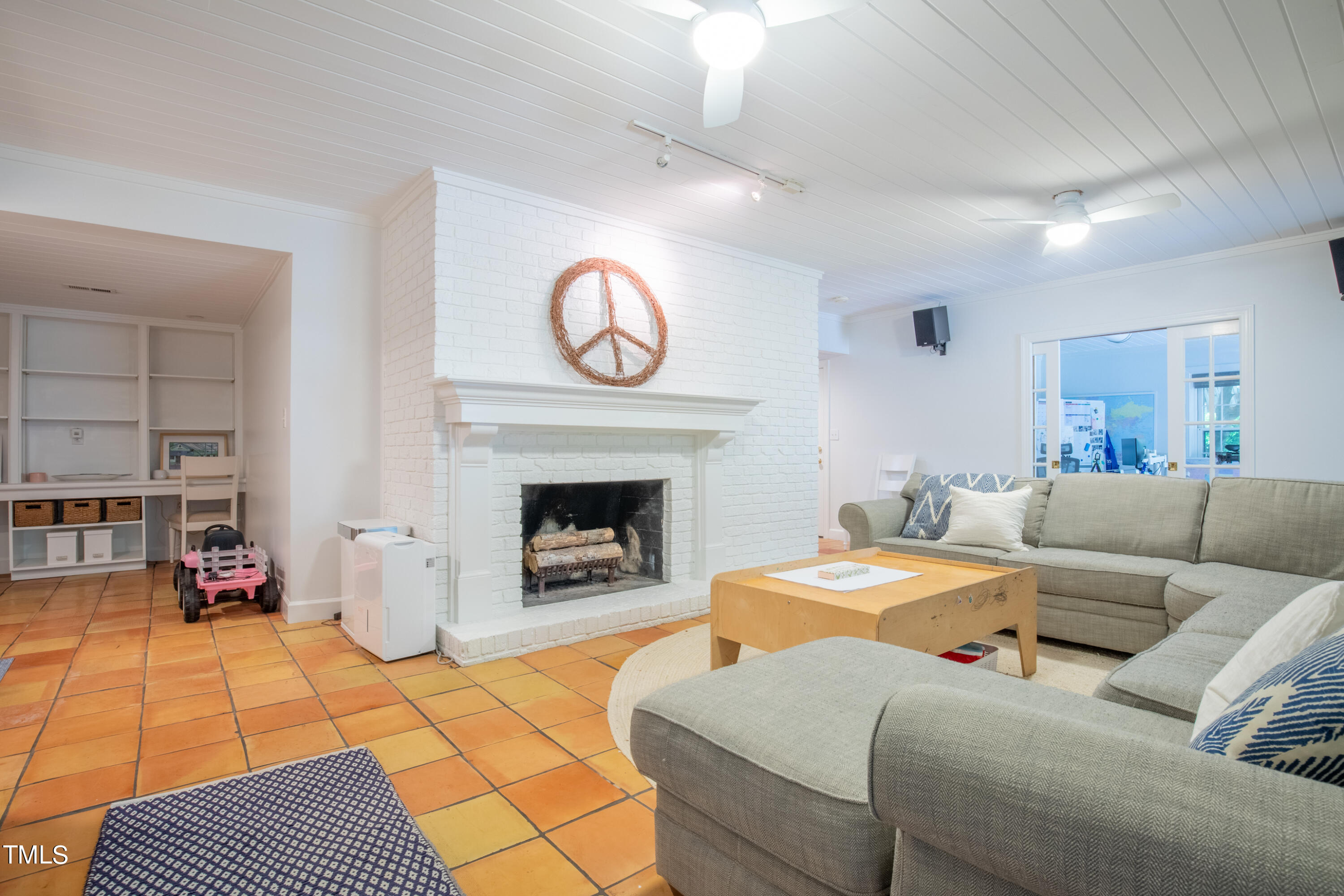 4905 Hermitage Drive