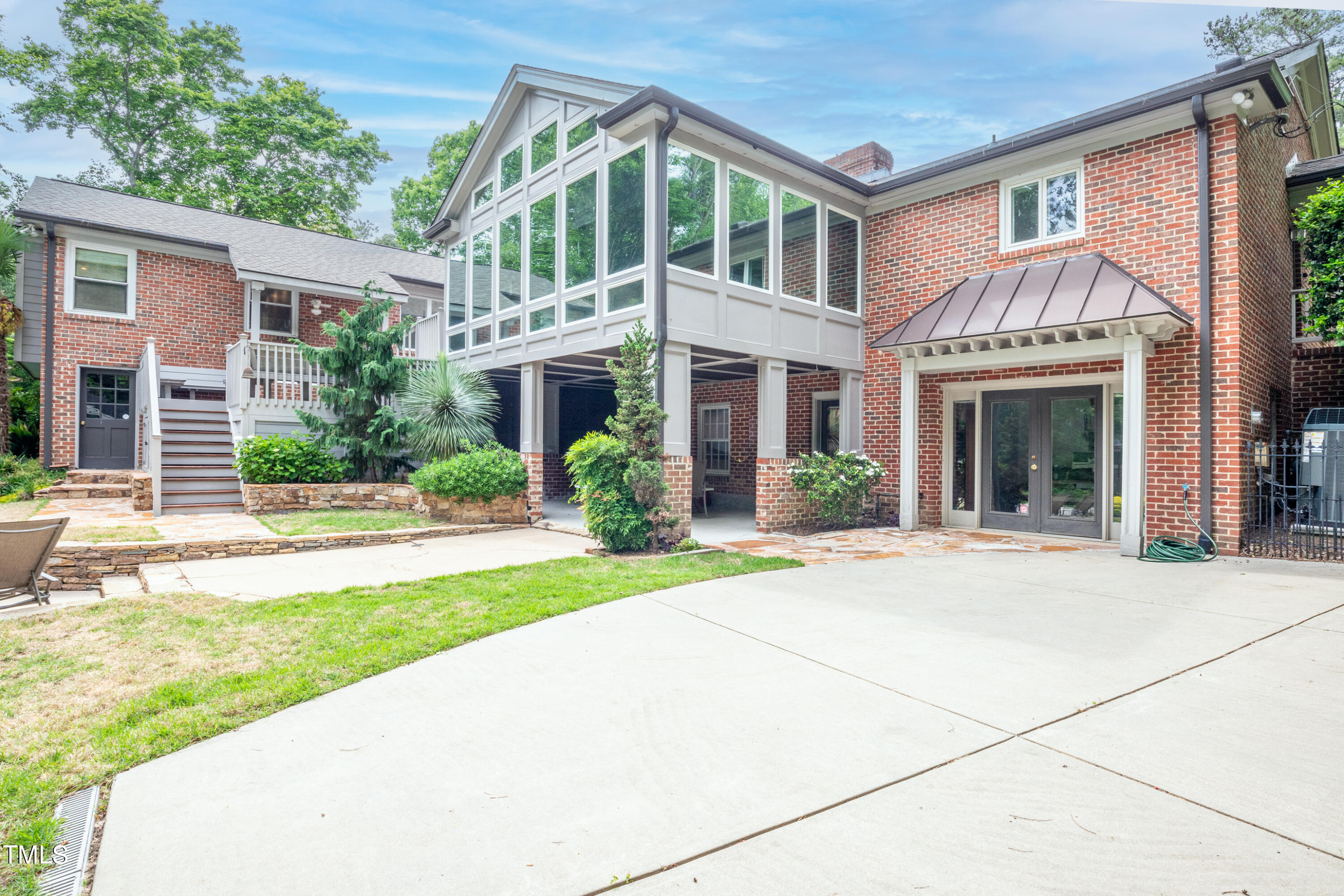 4905 Hermitage Drive